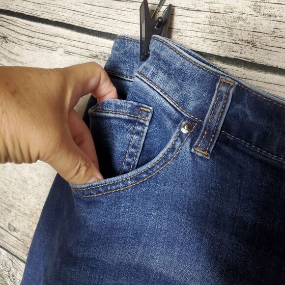 lane bryant Flex Magic Waistband Signature Fit Mid Rise Boyfriend Jeans Size 24 - Picture 3 of 8